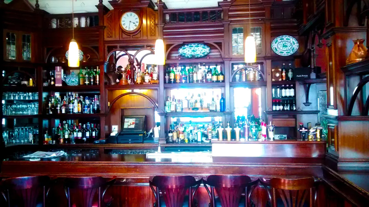 Finnegans back bar