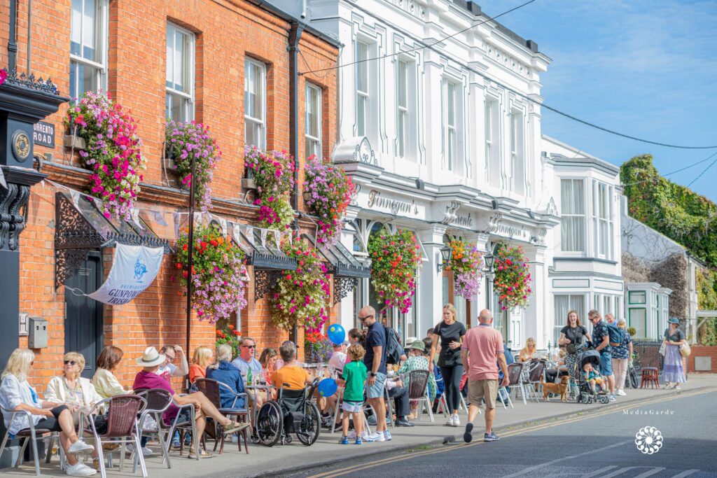 Finnegan's Bar, Pub, Sorrento Lounge, Dalkey, in the Sunshine, #LunchInDalkey #IrishCuisine #Foodie #Drinks